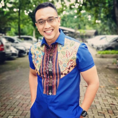 Model Baju Batik Modern Pria
